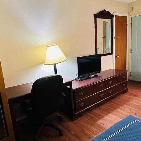 Warrick Plaza Inn Плейнв'ю Екстер'єр фото