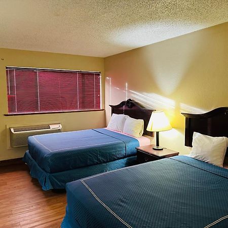 Warrick Plaza Inn Плейнв'ю Екстер'єр фото
