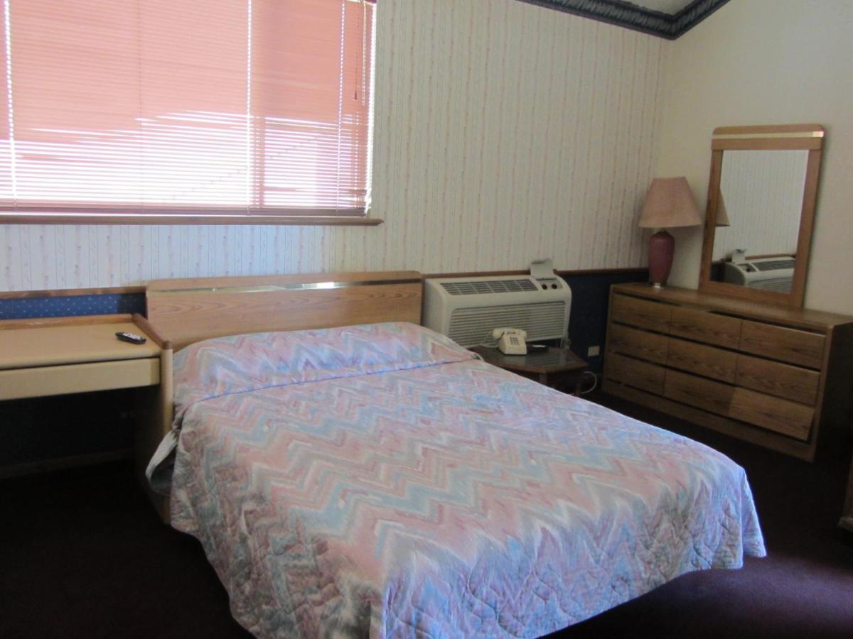 Warrick Plaza Inn Плейнв'ю Номер фото